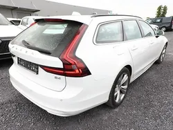 Ice white ice white Gebraucht 2021 Volvo V90 Momentum Kombi | 25.494 € (Etwas zu teuer)