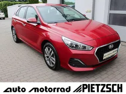 Fiery red / mic Gebraucht 2019 Hyundai i30 Limousine | 13.990 € (Guter Preis)