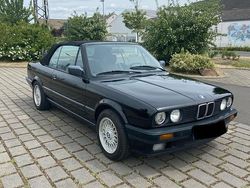 Schwarz Gebraucht 1992 BMW 318 Cabriolet M Sport Cabrio | 10.900 €