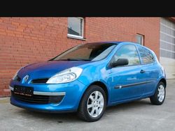 Blau Gebraucht 2006 Renault Clio II Kleinwagen | 1.000 € (Fairer Preis)
