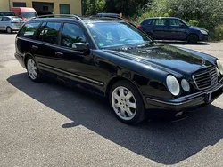 Schwarz Gebraucht 2000 Mercedes E280 Avantgarde Kombi | 2.999 €
