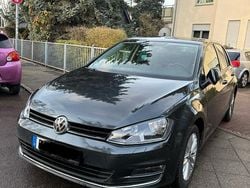 Grau Gebraucht 2016 VW Golf Limousine | 9.900 € (Etwas zu teuer)