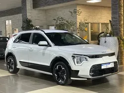 Weiß (ud) schneeweiss Gebraucht 2022 Kia e-Niro Vision SUV | 25.870 € (Guter Preis)