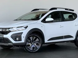 Weiss / arktisweiss Gebraucht 2024 Dacia Sandero Expression Kleinwagen | 20.470 € (Fairer Preis)