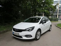Weiß Gebraucht 2021 Opel Astra Edition Limousine | 16.900 € (Etwas zu teuer)