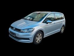 Silber Gebraucht 2017 VW Touran Trendline Van / Kleinbus | 9.900 € (Etwas zu teuer)