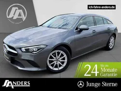 Mountaingrau Gebraucht 2022 Mercedes CLA200 Kombi | 24.854 € (Guter Preis)