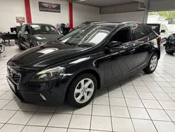 Schwarz Gebraucht 2014 Volvo V40 CC Summum Kombi | 13.990 € (Etwas zu teuer)