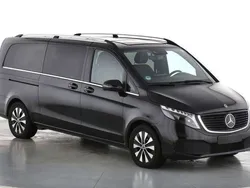 Obsidianschwarz metallic Gebraucht 2024 Mercedes EQV300 Avantgarde Van / Kleinbus | 53.890 € (Fairer Preis)