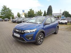 Blau Gebraucht 2023 Dacia Sandero Expression Kleinwagen | 19.799 € (Teuer)