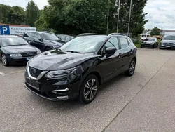 Schwarz Gebraucht 2017 Nissan Qashqai N-Connecta SUV | 13.300 € (Guter Preis)