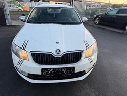Weiß Gebraucht 2014 Skoda Octavia Ambition Kombi | 5.700 € (Guter Preis)