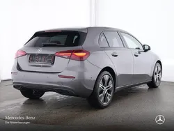 Grau Gebraucht 2024 Mercedes A200 Advanced Limousine | 29.690 € (Fairer Preis)