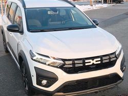 Weiß Gebraucht 2022 Dacia Jogger Extreme Van / Kleinbus | 17.500 € (Etwas zu teuer)