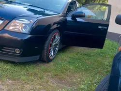 Schwarz Gebraucht 2005 Opel Vectra Limousine | 2.700 € (Etwas zu teuer)