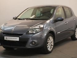 Blau Gebraucht 2011 Renault Clio II Luxe Kleinwagen | 6.610 € (Etwas zu teuer)