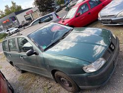 Grün Gebraucht 2000 Seat Cordoba Kombi | 400 €