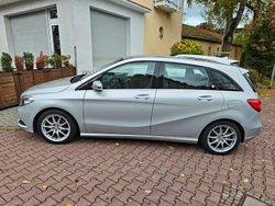 Silber Gebraucht 2013 Mercedes B200 Van / Kleinbus | 10.300 € (Guter Preis)