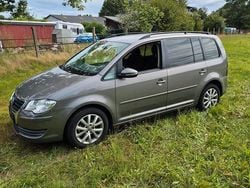 Grau Gebraucht 2009 VW Touran Van / Kleinbus | 4.000 € (Etwas zu teuer)