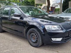 Schwarz Gebraucht 2014 Skoda Octavia Ambition Kombi | 5.800 € (Fairer Preis)