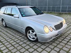 Silber Gebraucht 2001 Mercedes E270 Kombi | 2.999 €