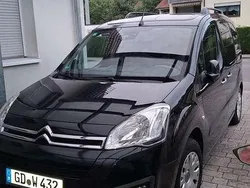 Schwarz Gebraucht 2016 Citroën Berlingo SELECTION Van / Kleinbus | 10.300 € (Fairer Preis)