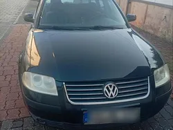 Schwarz Gebraucht 2003 VW Passat Kombi | 850 € (Guter Preis)