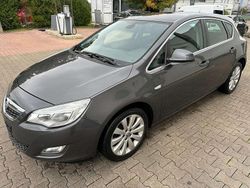 Karbongrau Gebraucht 2010 Opel Astra Cosmo Kleinwagen | 4.599 €
