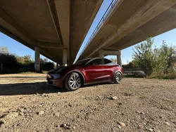 Rot Gebraucht 2024 Tesla Model Y SUV | 41.500 € (Etwas zu teuer)