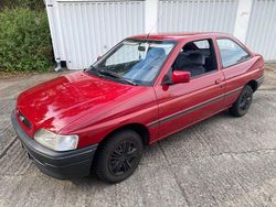 Rot Gebraucht 1993 Ford Escort Limousine | 1.499 €