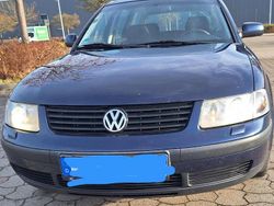 Blau Gebraucht 1999 VW Passat Comfortline Kombi | 1.900 € (Fairer Preis)