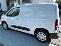 Weiß Gebraucht 2021 Opel Combo-e Life Van / Kleinbus | 22.200 € (Teuer)