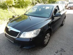 Schwarz Gebraucht 2012 Skoda Octavia Classic Kombi | 1.499 € (Teuer)