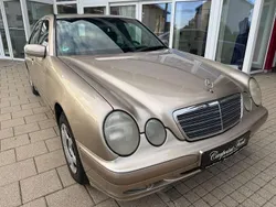 Gold Gebraucht 2000 Mercedes E220 Avantgarde Limousine | 2.690 € (Superpreis)