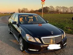 Blau Gebraucht 2013 Mercedes E220 AMG Limousine | 11.800 €