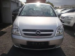 Silber Gebraucht 2004 Opel Meriva Essentia Van / Kleinbus | 2.999 € (Etwas zu teuer)