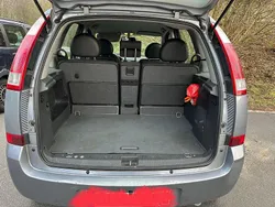 Grau Gebraucht 2003 Opel Meriva Van / Kleinbus | 1.699 € (Fairer Preis)