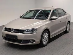 Moon rock silver metallic Gebraucht 2013 VW Jetta Life Limousine | 9.980 € (Teuer)