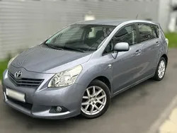 Grau Gebraucht 2010 Toyota Verso Executive Van / Kleinbus | 4.400 € (Fairer Preis)