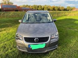 Grau Gebraucht 2009 VW Touran Freestyle Van / Kleinbus | 4.500 € (Fairer Preis)