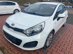 Weiß Gebraucht 2010 Kia Rio Edition 7 Kleinwagen | 3.499 € (Etwas zu teuer)