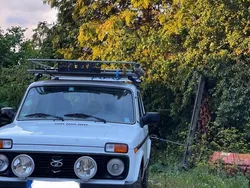 Weiß Gebraucht 2013 Lada niva SUV | 8.800 €