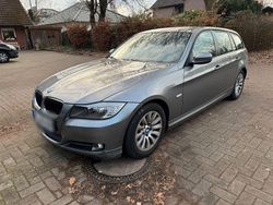Grau Gebraucht 2009 BMW 320 Kombi | 4.000 € (Guter Preis)