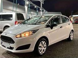 Weiß Gebraucht 2016 Ford Fiesta Kleinwagen | 5.700 € (Fairer Preis)