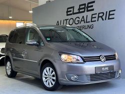 Grau Gebraucht 2010 VW Touran Highline Van / Kleinbus | 11.800 € (Teuer)
