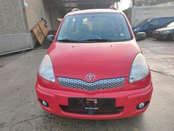 Rot Gebraucht 2005 Toyota Yaris Verso Van / Kleinbus | 2.200 € (Guter Preis)