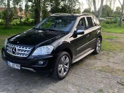 Schwarz Gebraucht 2010 Mercedes ML350 Edition SUV | 9.100 € (Superpreis)