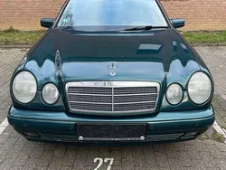 Grün Gebraucht 1998 Mercedes E230 Elegance Limousine | 1.800 € (Guter Preis)