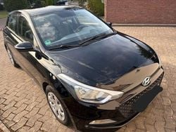 Schwarz Gebraucht 2017 Hyundai i20 Classic Limousine | 6.900 € (Superpreis)