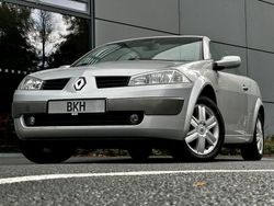 Grau Gebraucht 2005 Renault Mégane Cabriolet Dynamique Cabrio | 2.992 € (Teuer)